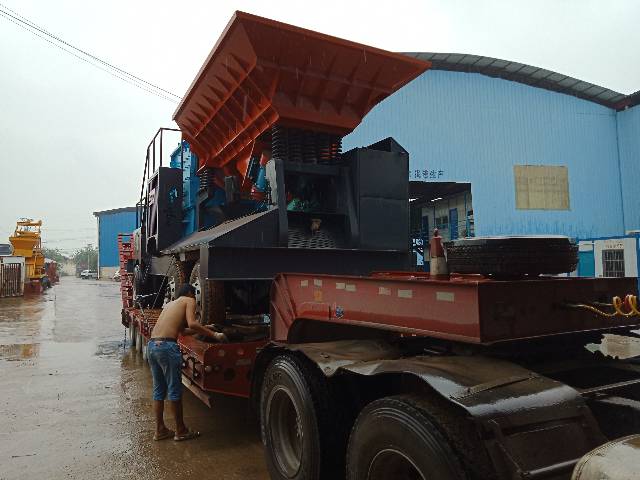 輪胎式移動(dòng)破碎站老板來(lái)提貨啦！?。? /><p><span>輪胎式移動(dòng)破碎站老板來(lái)提貨啦?。。?/span></p></a></li><li><a class=